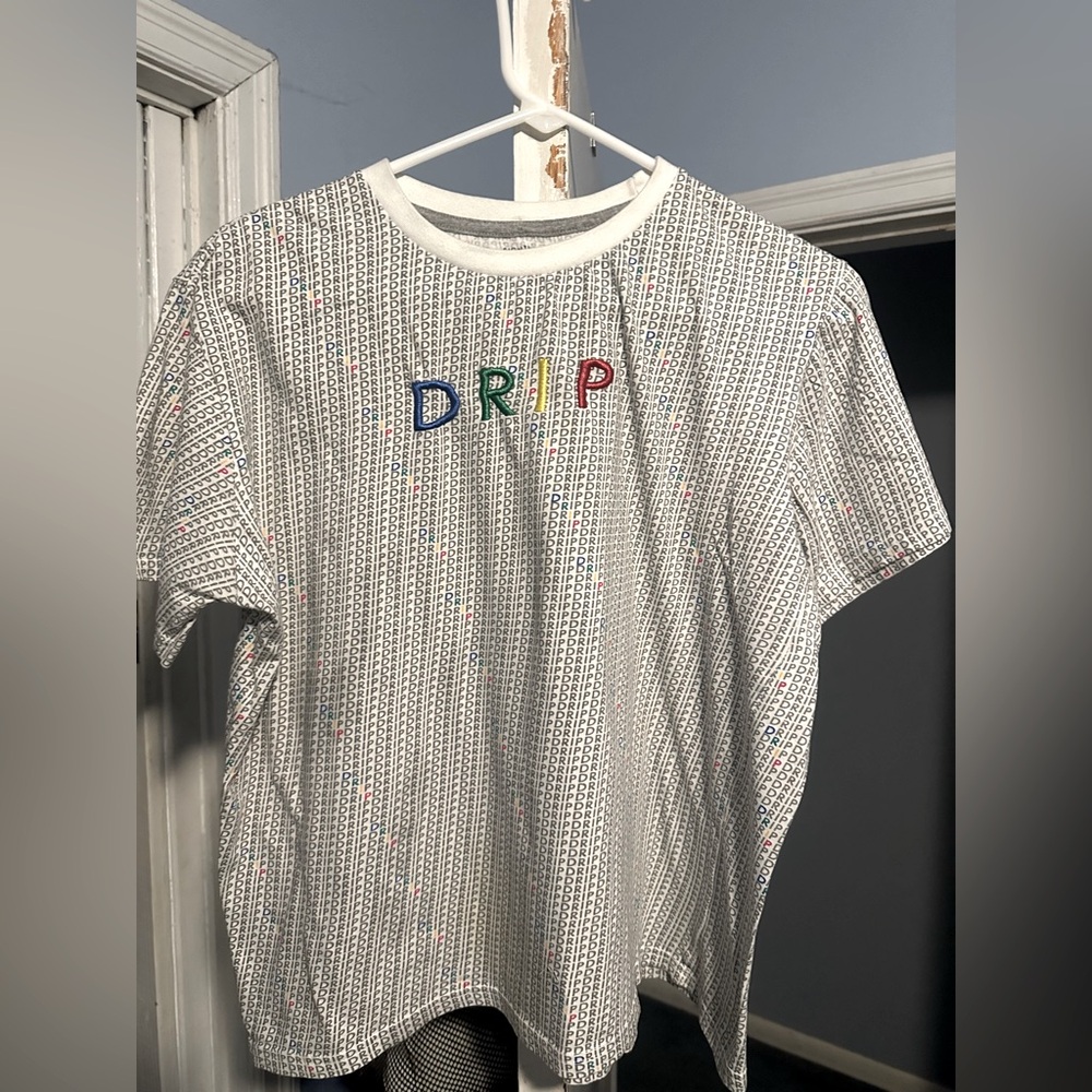 EIGHTY EIGHT DRIP T-shirt.